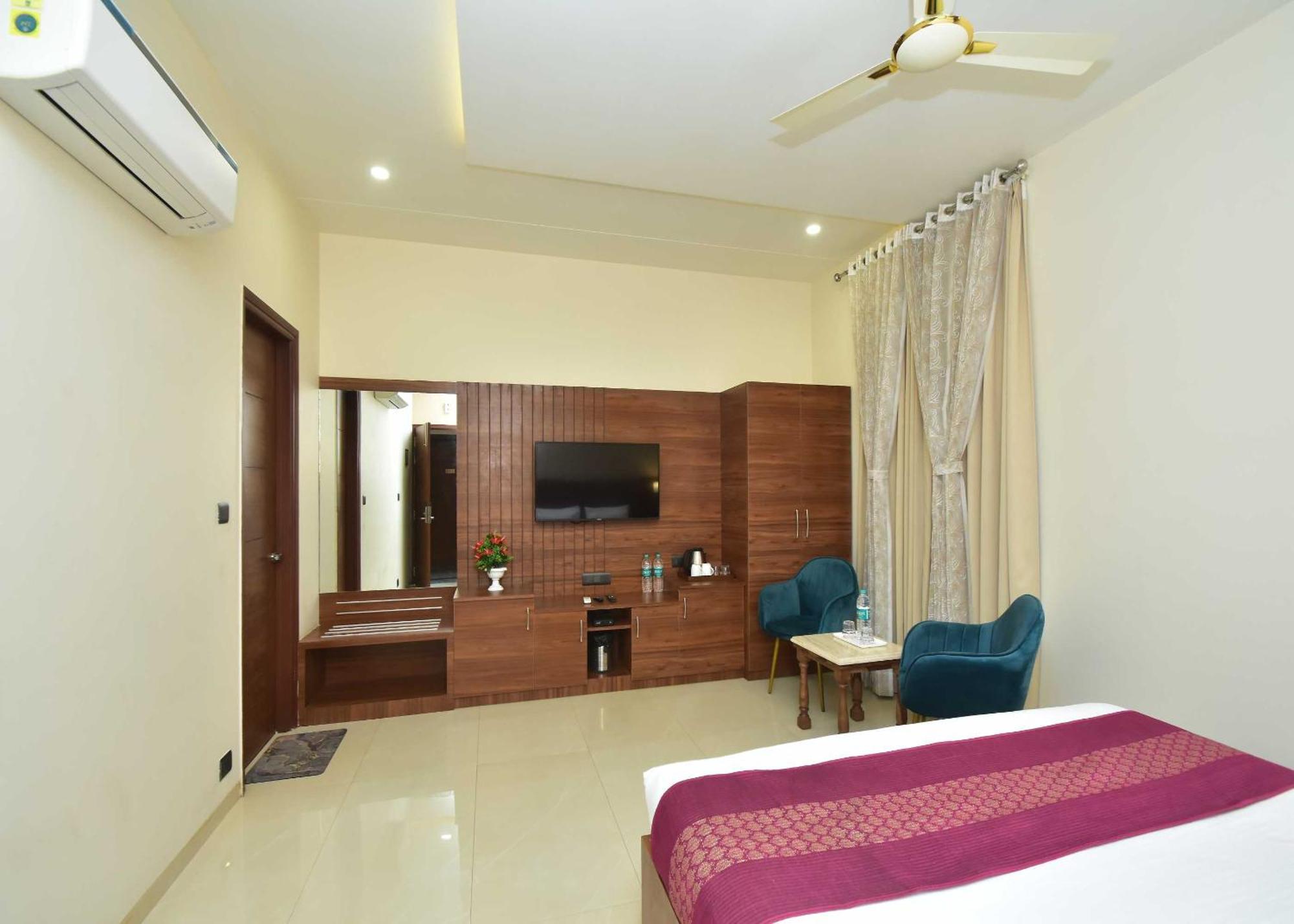 Hotel Shyamleela Khātu Extérieur photo