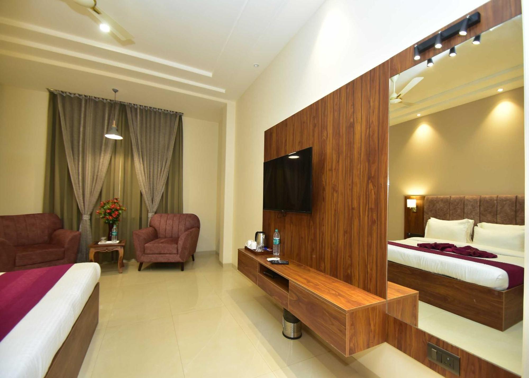 Hotel Shyamleela Khātu Extérieur photo