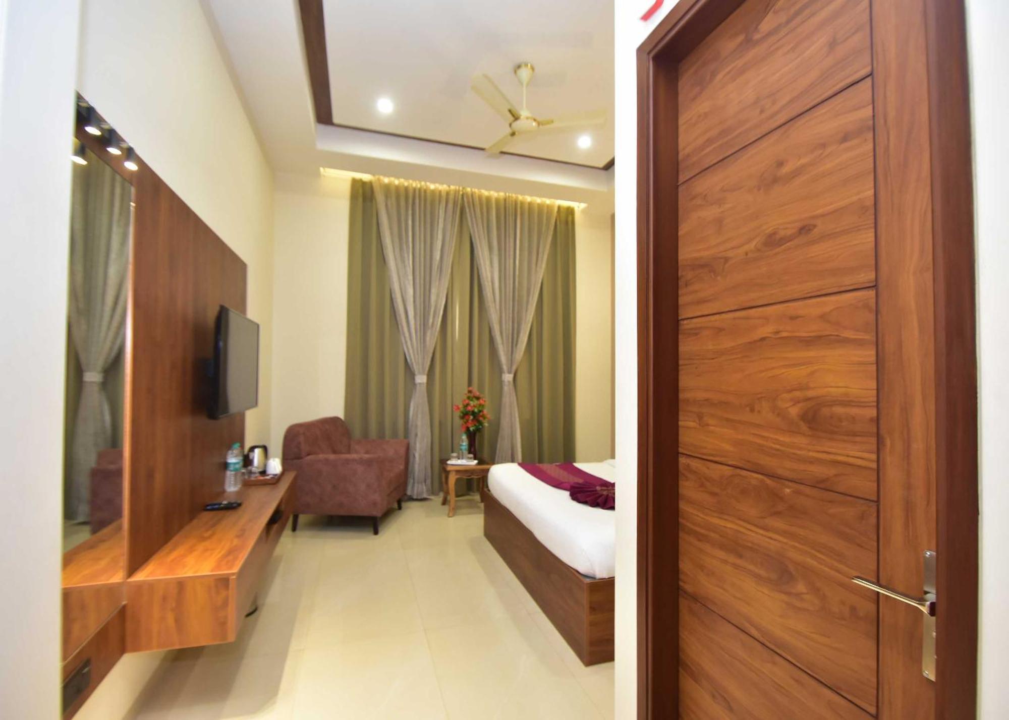 Hotel Shyamleela Khātu Extérieur photo