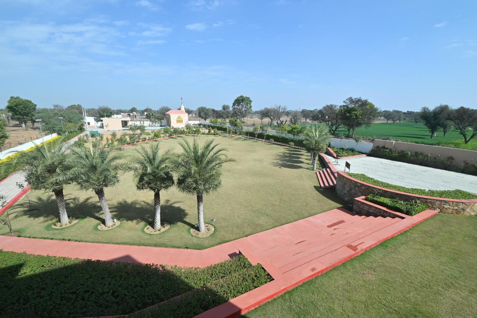 Hotel Shyamleela Khātu Extérieur photo